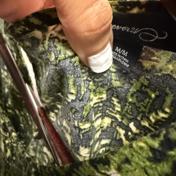 Forever 21 Unique Green Pattern Shirt Dress (Size Medium) Good Condition & Comfy - Picture 2 of 4